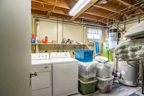 5014 43 Street, Sylvan Lake, AB - Indoor Photo Showing Laundry Room