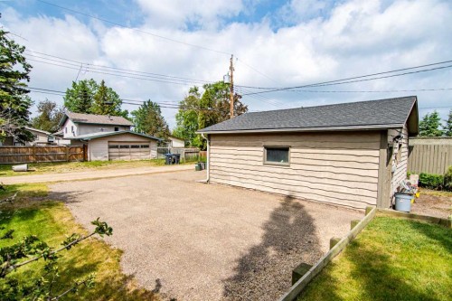 5014 43 Street, Sylvan Lake, AB - Outdoor