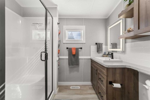 21-32379 Range Road 55, Rural Mountain View County, AB - Indoor Photo Showing Bathroom