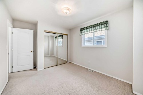 4819 45 Avenue, Innisfail, AB - Indoor Photo Showing Other Room