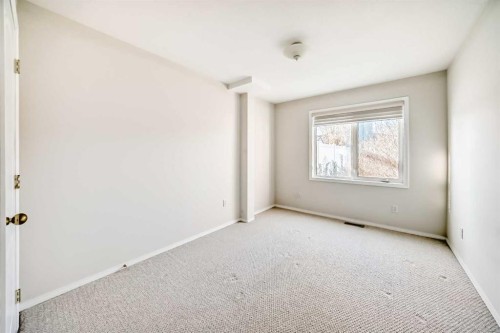 4819 45 Avenue, Innisfail, AB - Indoor Photo Showing Other Room