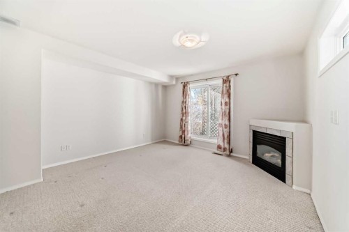 4819 45 Avenue, Innisfail, AB - Indoor With Fireplace