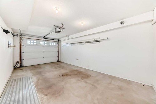 4819 45 Avenue, Innisfail, AB - Indoor Photo Showing Garage