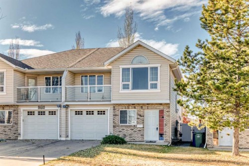 4819 45 Avenue, Innisfail, AB - Outdoor With Balcony With Facade