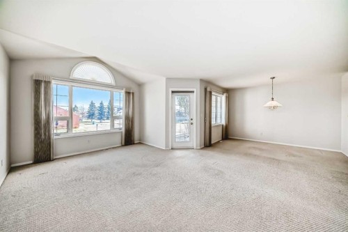 4819 45 Avenue, Innisfail, AB - Indoor Photo Showing Other Room