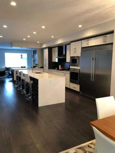 2312 Westmount Road Nw, Calgary, AB - Indoor Photo Showing Kitchen