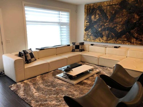 2312 Westmount Road Nw, Calgary, AB - Indoor Photo Showing Living Room