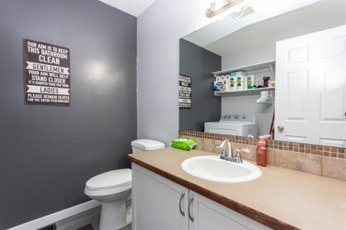 347 Addington Drive, Red Deer, AB - Indoor Photo Showing Bathroom