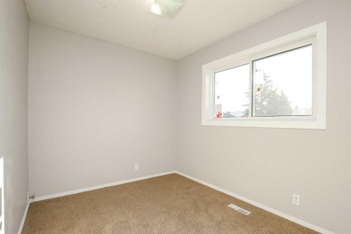 69 Erickson Drive, Red Deer, AB - Indoor Photo Showing Other Room