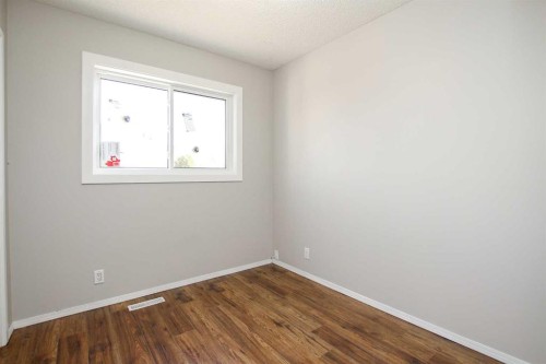 69 Erickson Drive, Red Deer, AB - Indoor Photo Showing Other Room