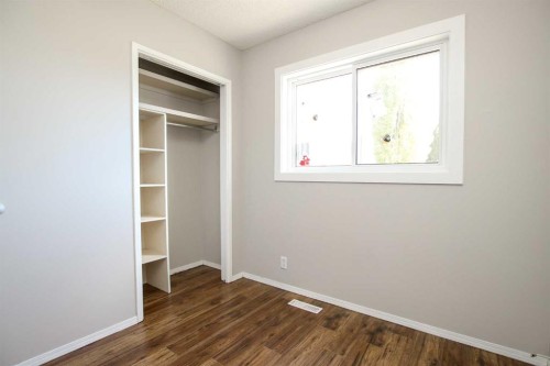 69 Erickson Drive, Red Deer, AB - Indoor Photo Showing Other Room