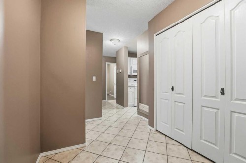 208-5135 Lakeshore Drive, Sylvan Lake, AB - Indoor Photo Showing Other Room