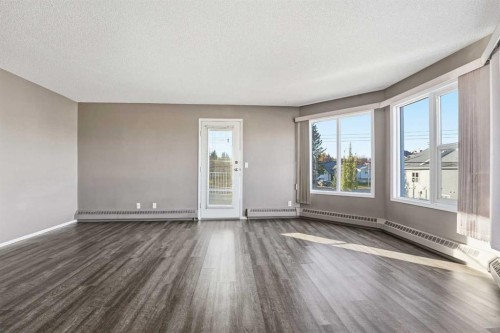 208-5135 Lakeshore Drive, Sylvan Lake, AB - Indoor Photo Showing Other Room