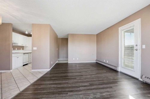 208-5135 Lakeshore Drive, Sylvan Lake, AB - Indoor Photo Showing Other Room