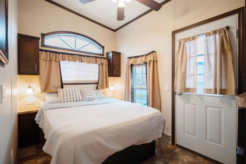 46-41019 Range Road 11, Rural Lacombe County, AB - Indoor Photo Showing Bedroom