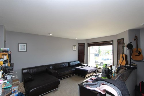 26 Wilkinson Circle, Sylvan Lake, AB - Indoor Photo Showing Living Room