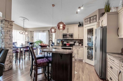 3 Legacy Cove, Sylvan Lake, AB - Indoor Photo Showing Kitchen