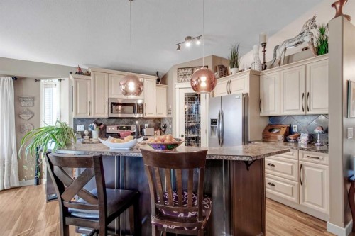 3 Legacy Cove, Sylvan Lake, AB - Indoor Photo Showing Kitchen With Upgraded Kitchen
