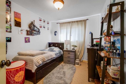 3 Legacy Cove, Sylvan Lake, AB - Indoor Photo Showing Bedroom