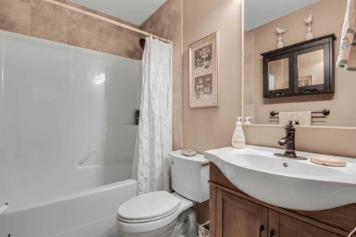 3 Legacy Cove, Sylvan Lake, AB - Indoor Photo Showing Bathroom