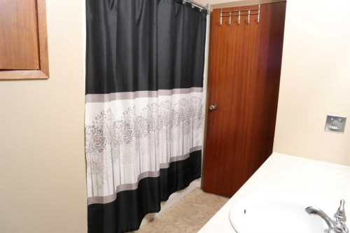 5010 40 Avenue, Wetaskiwin, AB - Indoor