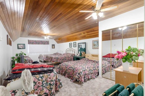 3 Rustic Road, Norglenwold, AB - Indoor Photo Showing Bedroom