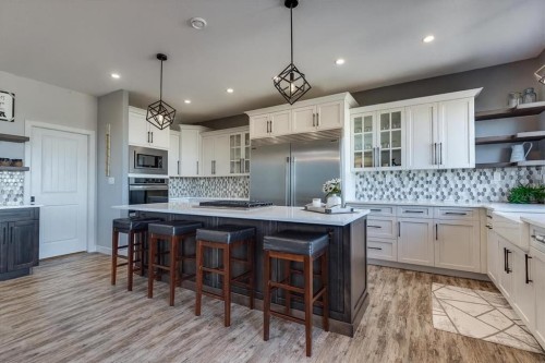 5 Leonard Close, Sylvan Lake, AB - Indoor Photo Showing Kitchen With Upgraded Kitchen