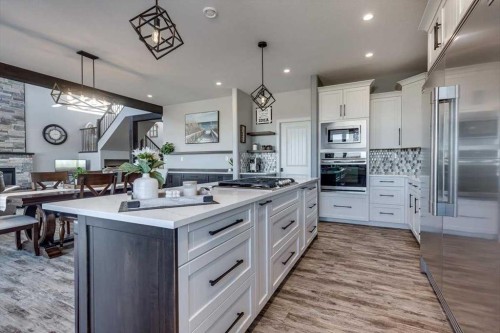 5 Leonard Close, Sylvan Lake, AB - Indoor Photo Showing Kitchen With Stainless Steel Kitchen With Upgraded Kitchen