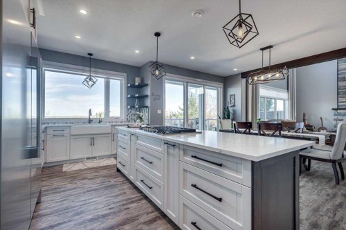 5 Leonard Close, Sylvan Lake, AB - Indoor Photo Showing Kitchen With Upgraded Kitchen