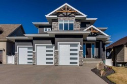5 Leonard Close  Sylvan Lake, AB T4S 0E7