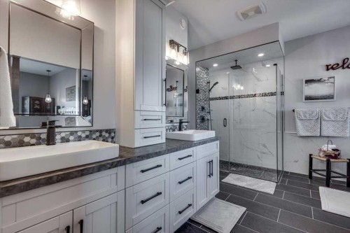 5 Leonard Close, Sylvan Lake, AB - Indoor Photo Showing Bathroom