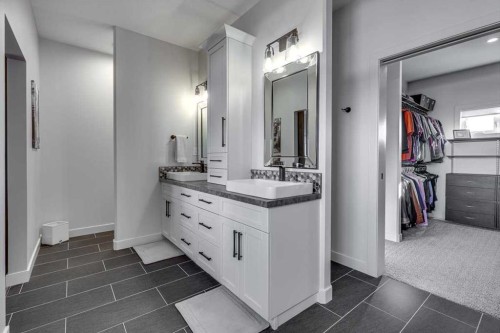 5 Leonard Close, Sylvan Lake, AB - Indoor Photo Showing Bathroom
