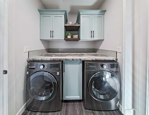 5 Leonard Close, Sylvan Lake, AB - Indoor Photo Showing Laundry Room