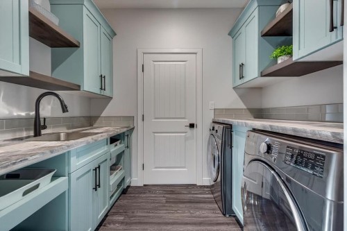 5 Leonard Close, Sylvan Lake, AB - Indoor Photo Showing Laundry Room