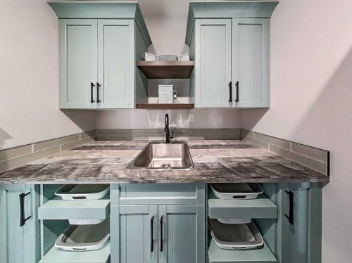 5 Leonard Close, Sylvan Lake, AB - Indoor Photo Showing Kitchen