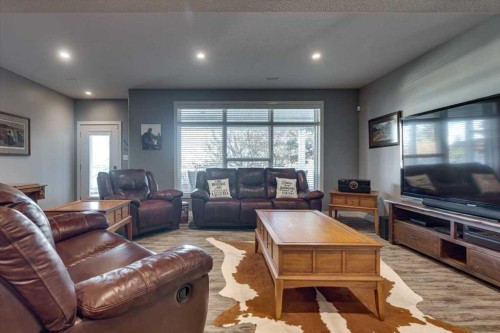 5 Leonard Close, Sylvan Lake, AB - Indoor Photo Showing Living Room