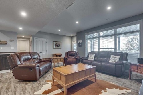 5 Leonard Close, Sylvan Lake, AB - Indoor Photo Showing Living Room