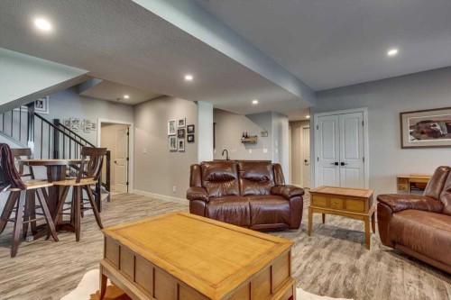 5 Leonard Close, Sylvan Lake, AB - Indoor Photo Showing Living Room