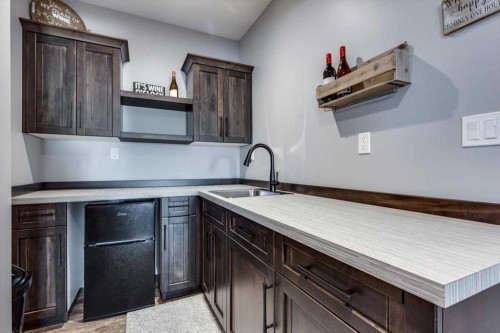 5 Leonard Close, Sylvan Lake, AB - Indoor Photo Showing Kitchen