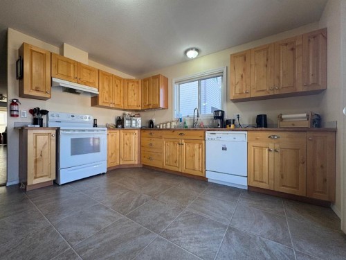 4953 49 Street, Sedgewick, AB - Indoor Photo Showing Kitchen