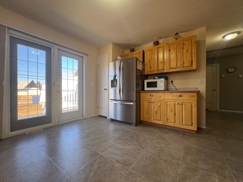 4953 49 Street, Sedgewick, AB - Indoor Photo Showing Kitchen