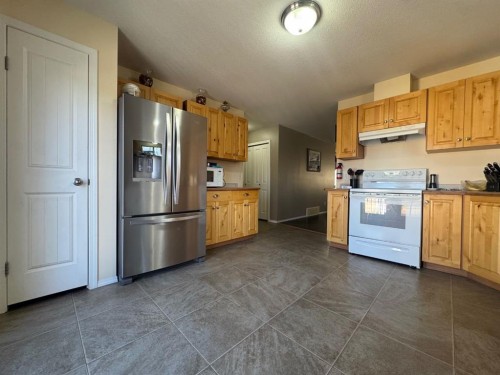4953 49 Street, Sedgewick, AB - Indoor Photo Showing Kitchen