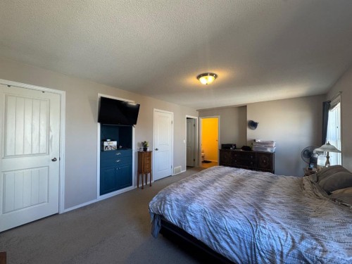4953 49 Street, Sedgewick, AB - Indoor Photo Showing Bedroom