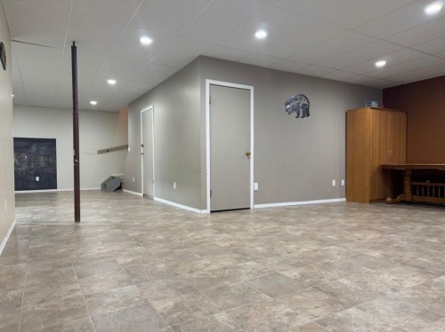 4953 49 Street, Sedgewick, AB - Indoor