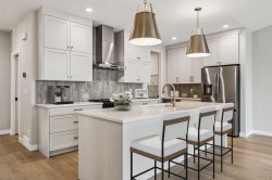 644 Shawnee Terrace SW Calgary, AB T2Y 0X5