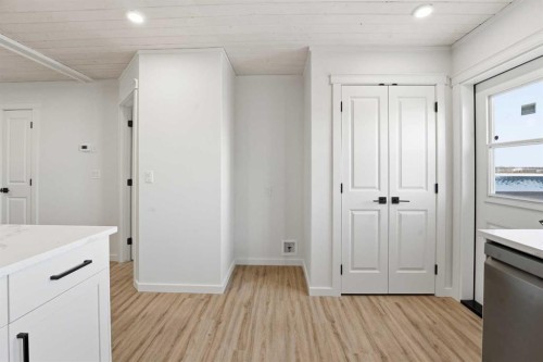 6 Metcalf Way, Lacombe, AB - Indoor