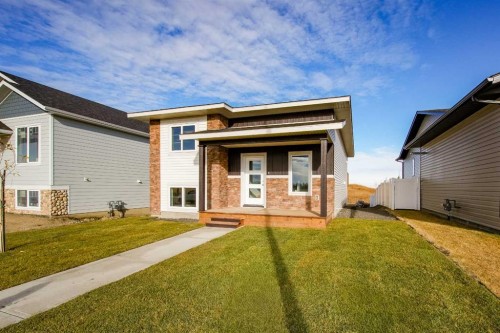 6 Metcalf Way, Lacombe, AB - Outdoor