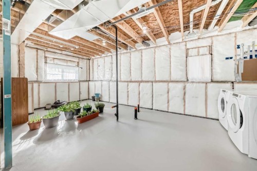 11 Ian Way, Sylvan Lake, AB - Indoor Photo Showing Laundry Room