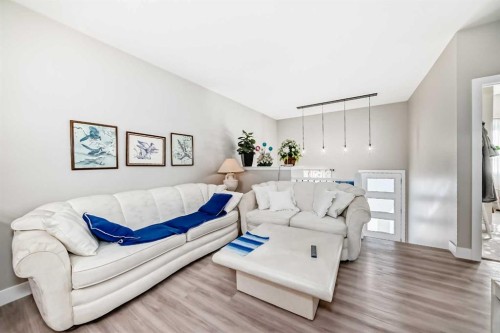 11 Ian Way, Sylvan Lake, AB - Indoor Photo Showing Living Room