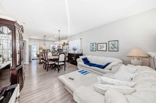 11 Ian Way, Sylvan Lake, AB - Indoor Photo Showing Living Room